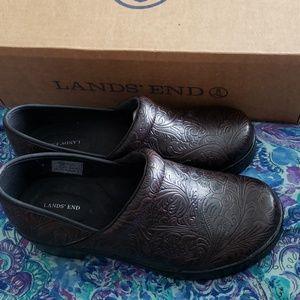 NIB NEW Carved Clogs Lands End 8 wide